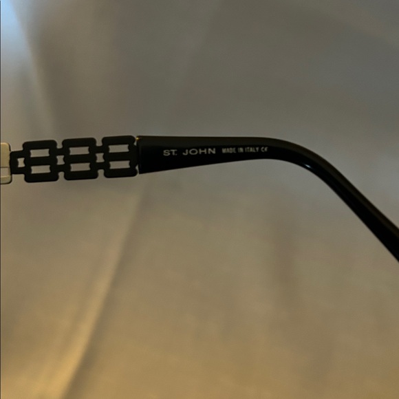 St. John Elegant Black Oval Sunglasses. S-522 BLk - Picture 6 of 6